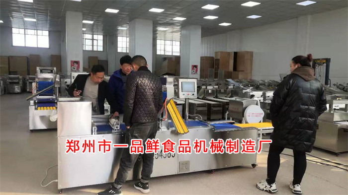許昌客戶做燴面批發(fā)淘汰舊設備考察自動疊片燴面機(圖4) 微信圖片_20211223155623.jpg