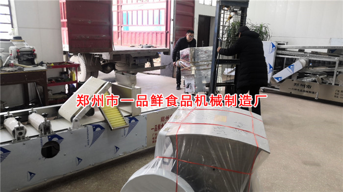 江蘇常州的客戶訂購的全套3型燴面機發貨了(圖1) 江蘇常州的客戶訂購的全套3型燴面機發貨了(圖1)