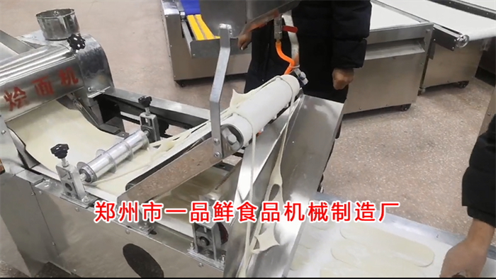 鞏義燴面館老板定購(gòu)飯店?duì)Z面機(jī)(圖1) 鞏義燴面館老板定購(gòu)飯店?duì)Z面機(jī)(圖1)