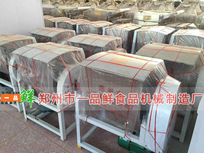 成品倉庫中的和面機(jī) 成品倉庫中的和面機(jī)