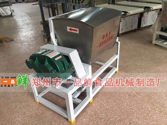 成品倉庫中的和面機(jī) 成品倉庫中的和面機(jī)