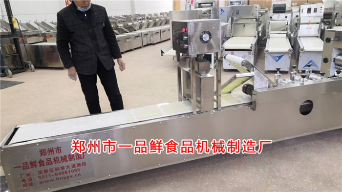 燴面機設備調試中 燴面機設備調試中