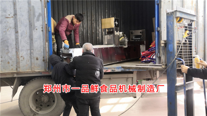 燴面機設備即將裝車完畢 燴面機設備即將裝車完畢