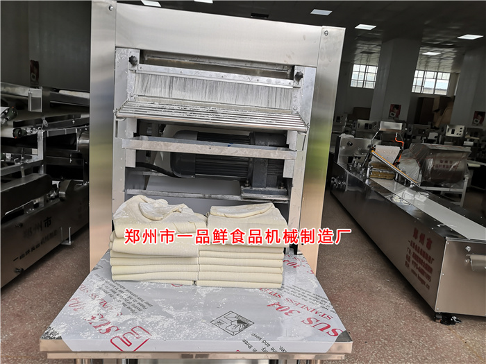 全自動自循環(huán)揉壓機調試中 全自動自循環(huán)揉壓機調試中