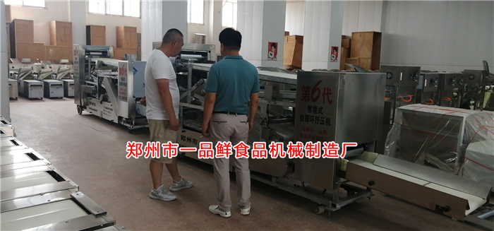 客戶考察大型自循環揉壓機 客戶考察大型自循環揉壓機